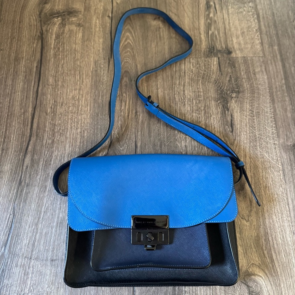 Marc by Marc Jacobs Vibrant Blue and Black Crossbody Bag 100% cow leather